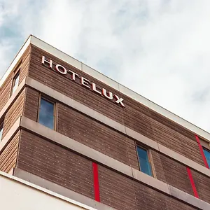 https://hotelux-amsterdam-airport-hotel.ihotelsrotterdam.com